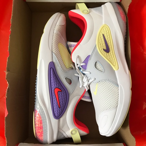 Nike - Picture 2 of 5